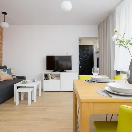 Family With Balcony By Renters * Varšava