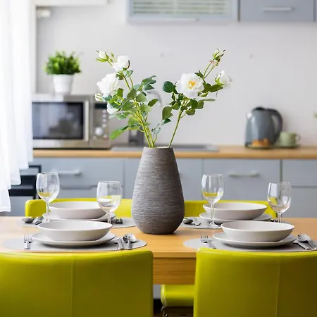 Family With Balcony By Renters Apartman *